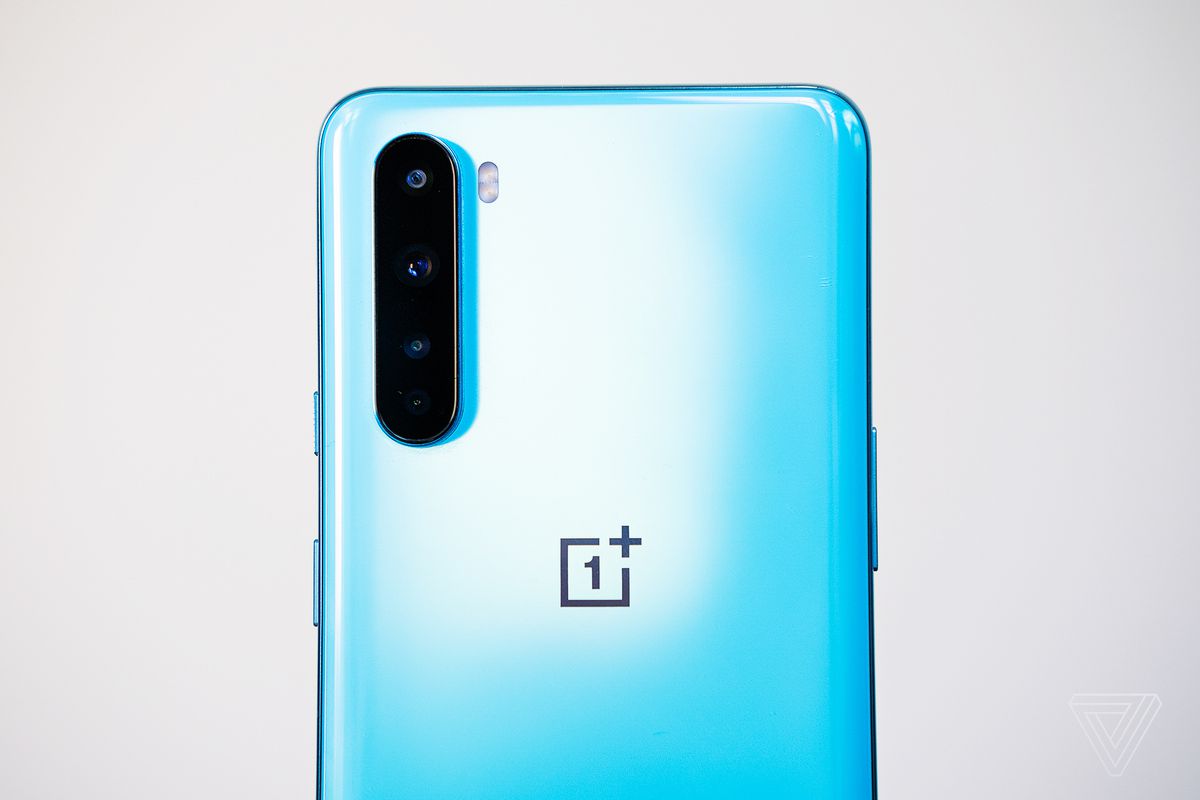 Smartphone 5G, RAM 12 GB, pin sạc siêu tốc giảm giá 2,5 triệu tại Việt Nam
