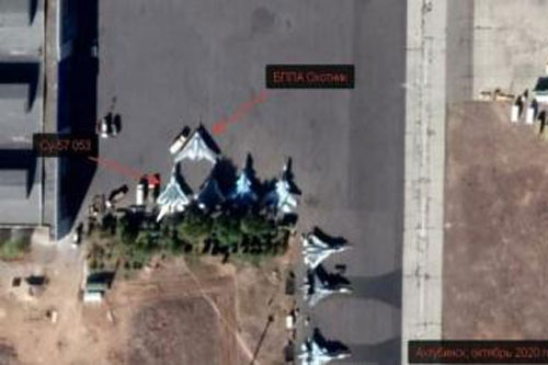 S-70 trang bị ống phụt kiểu máy bay X-47B