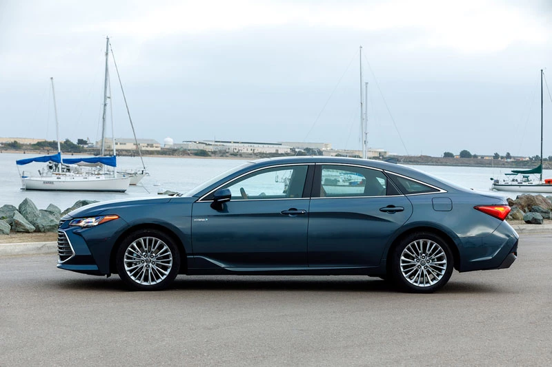 5. Toyota Avalon Hybrid.