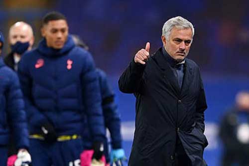 Mourinho khiêm tốn nhận Tottenham là 'ngựa con', bị Lampard phản bác