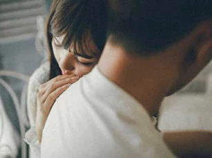 5 ngày sau khi ở viện về, nhìn vợ với chiếc bụng bầu giả to vượt mặt mà tôi đau quặn lòng