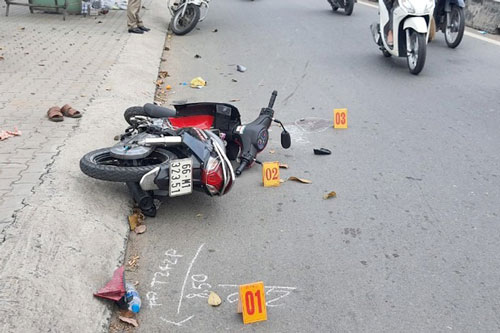 TP.HCM: Ngã xe do bị giật túi xách, chồng hôn mê, vợ gãy tay
