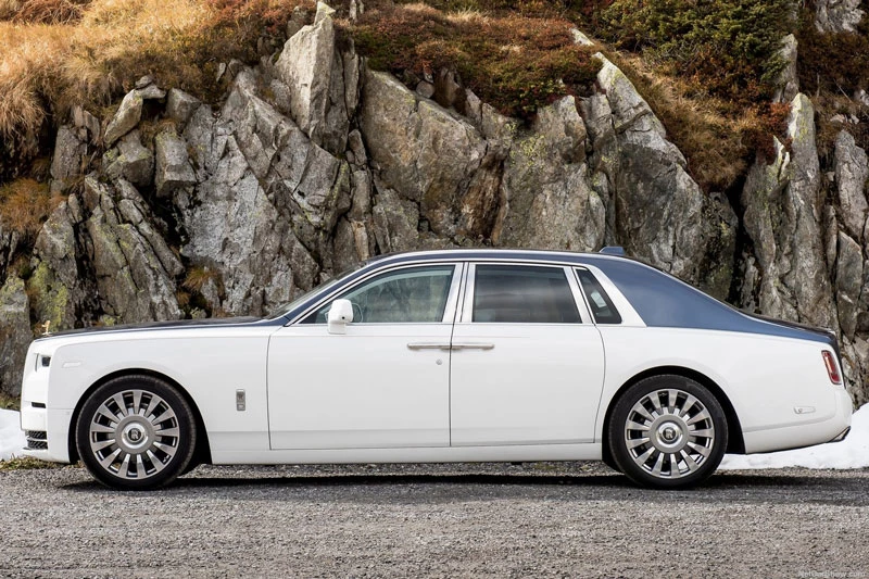 8. Rolls-Royce Phantom.