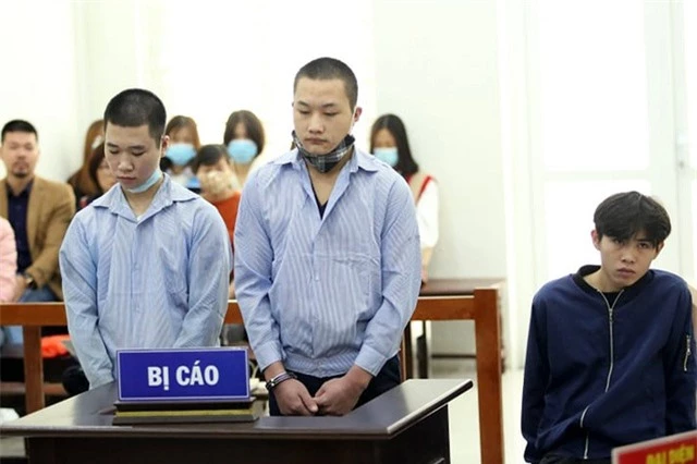 Hà Nội: Hai thanh niên đâm gục tài xế grab chia nhau 40 năm tù - 1
