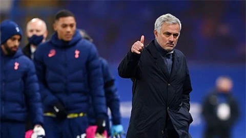 Mourinho khiêm tốn nhận Tottenham là 'ngựa con', bị Lampard phản bác