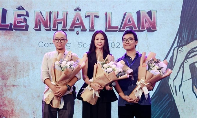 Nhà sản xuất Ngô Thanh Vân và hai thành viên trong nhóm tác giả truyện Long thần tướng dự sự kiện hôm 29/11.
