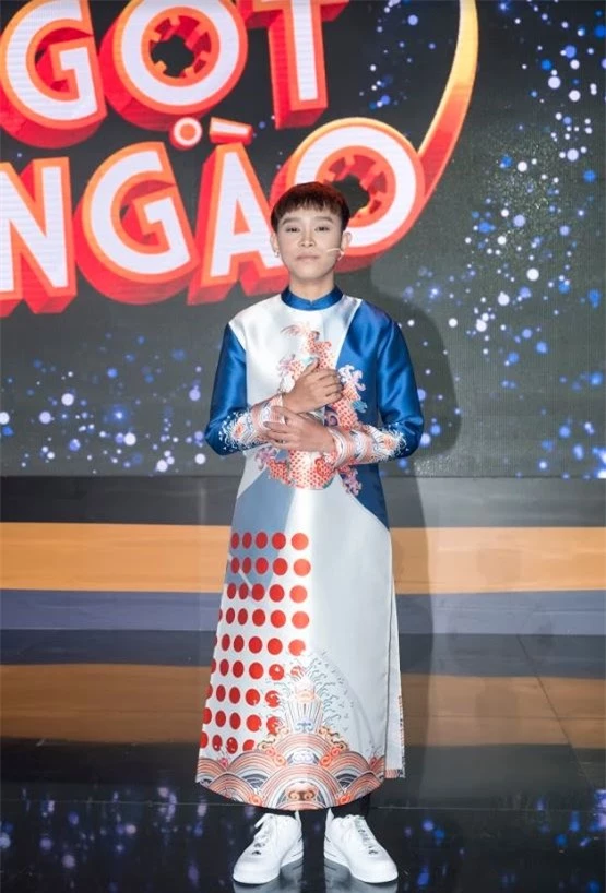 Quán quân Vietnam Idol - Hồ Văn Cường khác lạ, đứng chung với Phương Mỹ Chi mà không thể nhận ra - Ảnh 2.