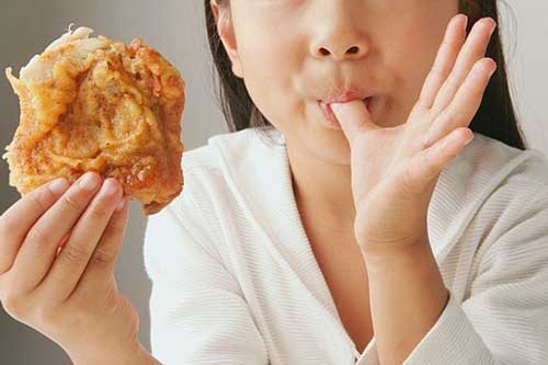 Trẻ dưới 3 tuổi tuyệt đối phải nói "không" với 5 loại thực phẩm này