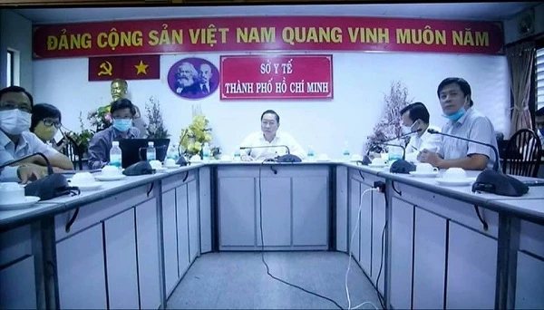 Bộ trưởng Bộ Y tế Nguyễn Thanh Long đã triệu tập cuộc họp khẩn với các đơn vị liên quan, kết nối đầu cầu Sở Y tế TP HCM, để chỉ đạo triển khai khẩn cấp tất cả biện pháp phòng chống dịch.
