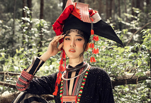 Thúy Ngân hóa thân thành thiếu nữ dân tộc
