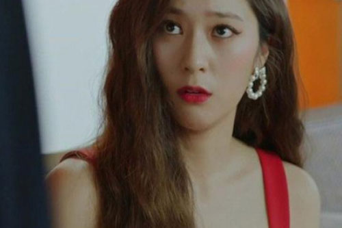 Cú 'lật mặt' của chồng sắp cưới khiến cô dâu sững sờ