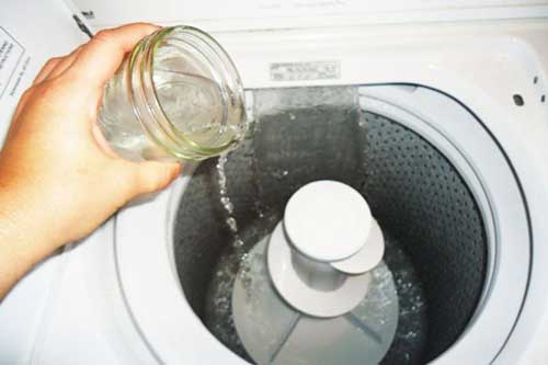 Đổ thứ này vào máy giặt đảm bảo quần áo diệt sạch vi khuẩn, quần áo trắng sáng như mới