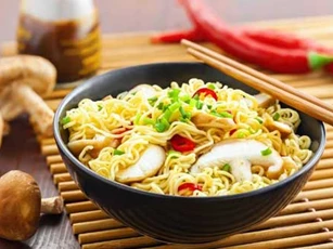 5 tác hại khó lường của mì ăn liền đối với sức khỏe