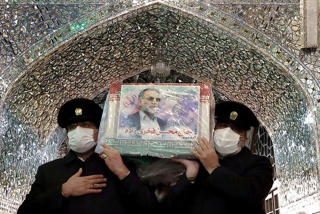 Linh cữu của ông Fakhrizadeh tại đền thờ Imam Reza ở Mashhad ngày 29/11. Ảnh: Reuters