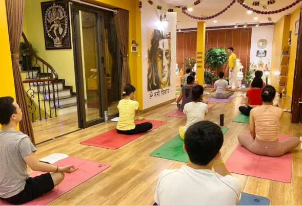 Lớp học Yoga tại Sundari Yoga Advanced Center.