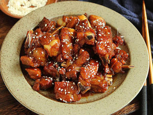 Cách làm món sườn xào chua ngọt ngon khác lạ tốn cơm