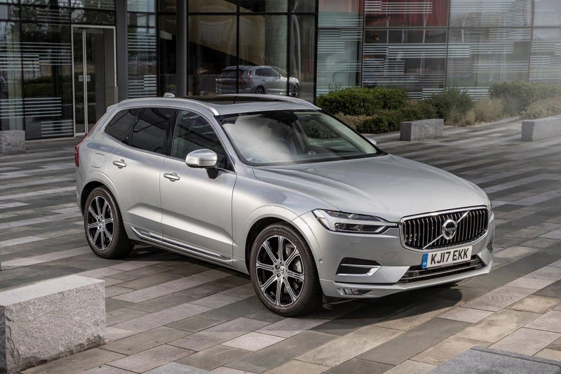 5. Volvo XC60 2020 (giá khởi điểm: 40.150 USD, điểm tổng thể: 8,3/10).