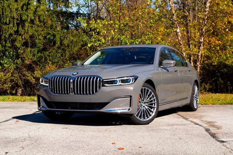 BMW 750i.