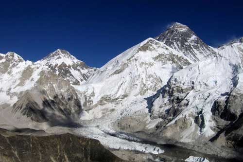 Các nhà khoa học biến đỉnh Everest thành phòng thí nghiệm khổng lồ