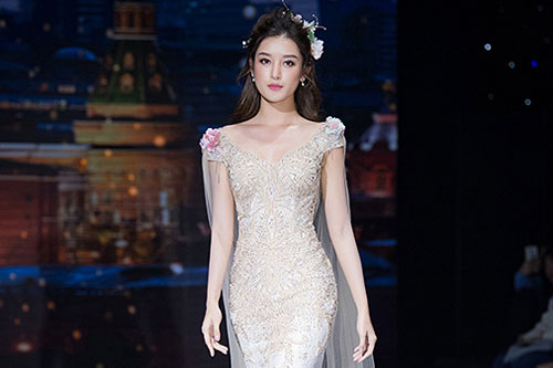 Á hậu Huyền My làm vedette