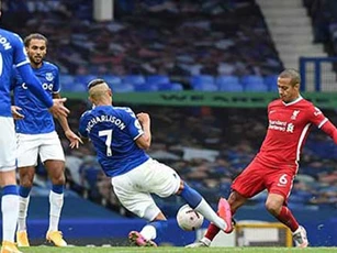 Klopp chán nản về chấn thương của Thiago, lạc quan với  Alexander-Arnold