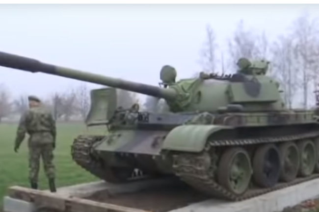 Tượng đài xe tăng T-55 được lắp đặt ở Serbia