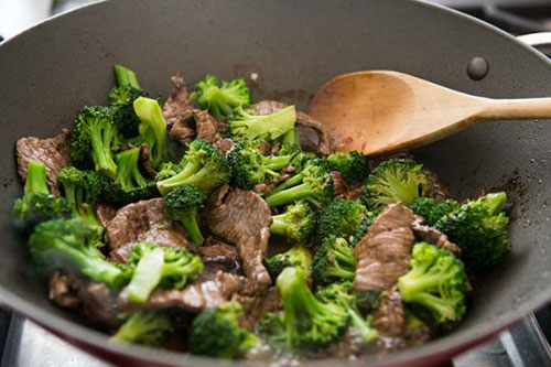 Khéo tay trổ tài làm bông cải xào thịt bò tròn vị, đưa cơm