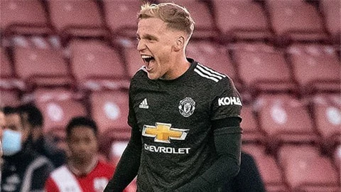 Fernandes muốn thi đấu nhiều hơn với Van de Beek