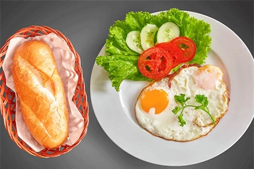 Bánh mì và trứng tốt cho bữa sáng của bé