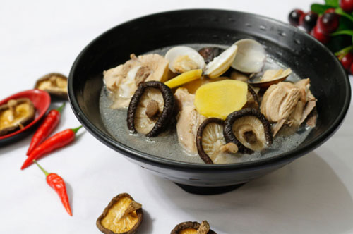 Công thức làm món canh thịt gà nấu nấm hương thơm ngon khó cưỡng