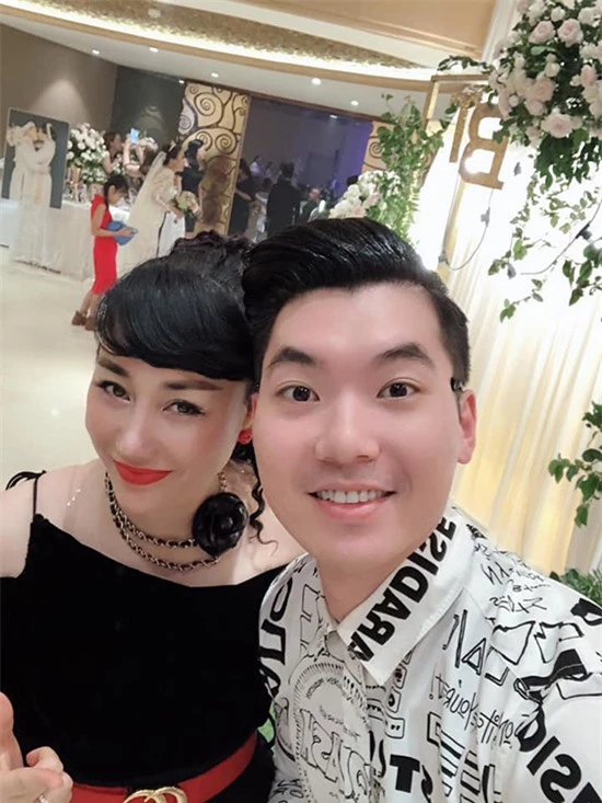 Từ ngày có vợ, Trương Nam Thành gần như ngừng hoạt động showbiz và hạn chế xuất hiện tại các sự kiện giải trí. Anh chỉ tham dự đám cưới của một số bạn bè thân thiết và từng có lần đưa bà xã đi cùng.