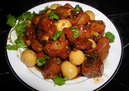 Cách làm sườn kho trứng cút thơm ngon cho bữa cơm ngày lạnh