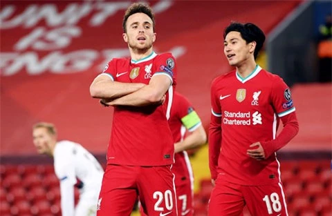 Jota (trái) nhanh chóng hòa nhập khi ghi 9 bàn cho Liverpool