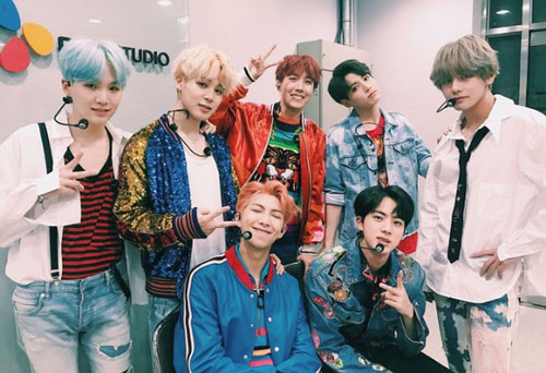 BTS - Nghệ sĩ đầu tiên sở hữu ca khúc ngoại ngữ debut Quán quân Billboard 100