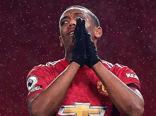 Rời sân tập chỉ sau 11 phút, Martial nguy cơ lỡ trận M.U vs PSG