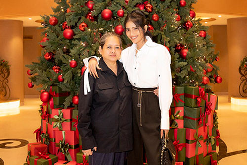 Trương Thị May mặc kín mít đi dự sự kiện