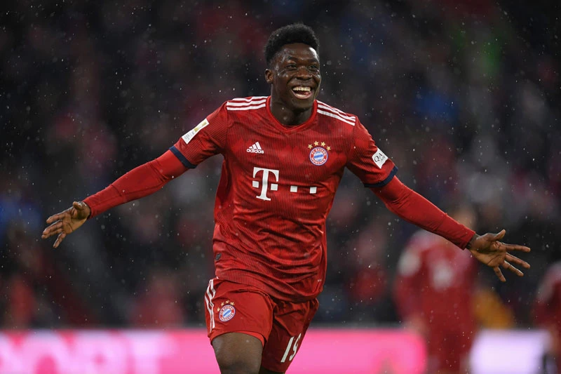 1. Alphonso Davies (Bayern Munich, giá trị hiện tại: 72 triệu bảng, tăng 49,5 triệu bảng).