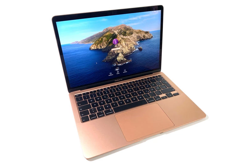 3. MacBook Air 2020 (giá khởi điểm: 999