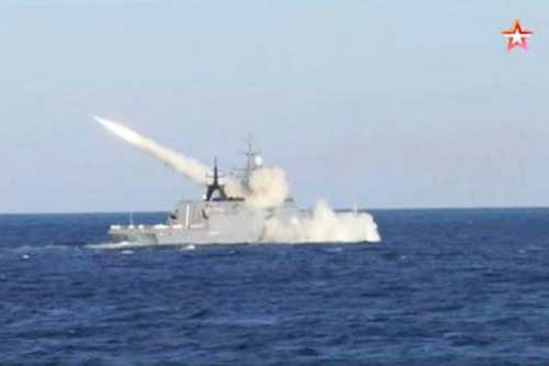 Chiến hạm Nga nã tên lửa tại nơi tàu Mỹ xuất hiện