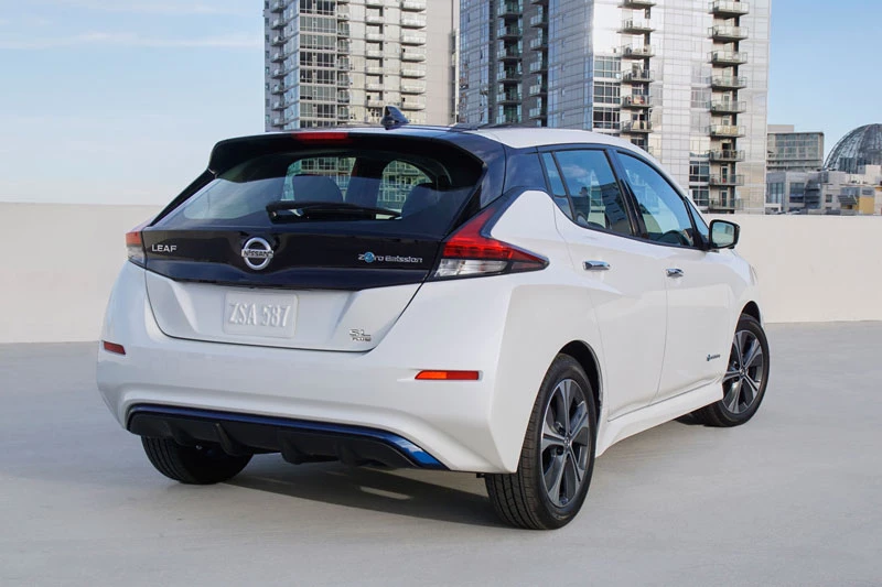 5. Nissan Leaf 2020 (sức chứa khoang hành lý: 668 lít).