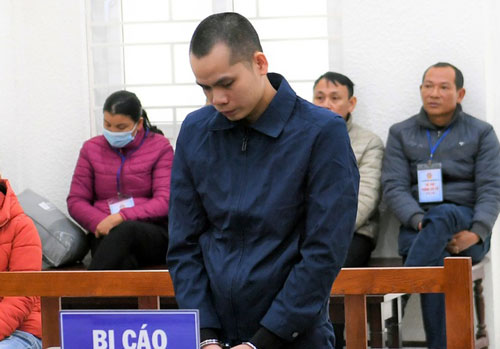 Hà Nội: Nghi bị "cắm sừng", chồng dùng kéo đâm vợ trọng thương