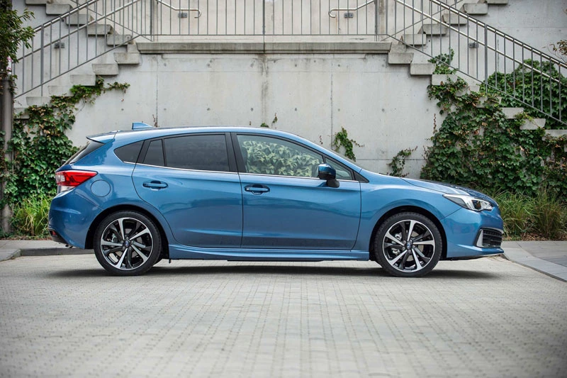 7. Subaru Impreza Hatchback 2020 (sức chứa khoang hành lý: 589 lít).