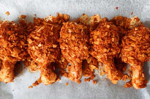 Làm gà rán giòn rụm như ngoài hàng bằng một gói bim bim, bé nào cũng thích