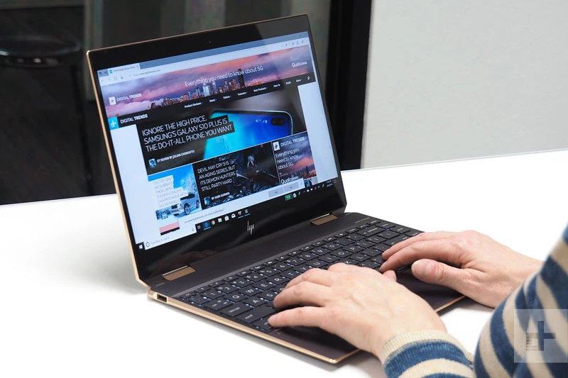 9. HP Spectre x360 13 2019 (giá khởi điểm: 1.250 USD).