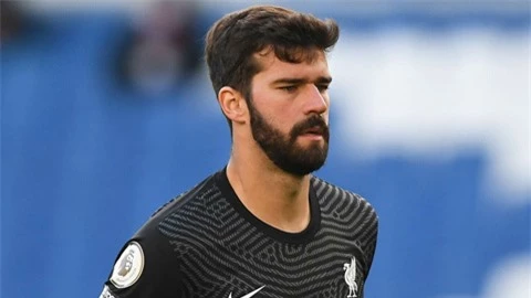 Liverpool nhận thêm tin dữ, Alisson ngồi ngoài 2 tuần