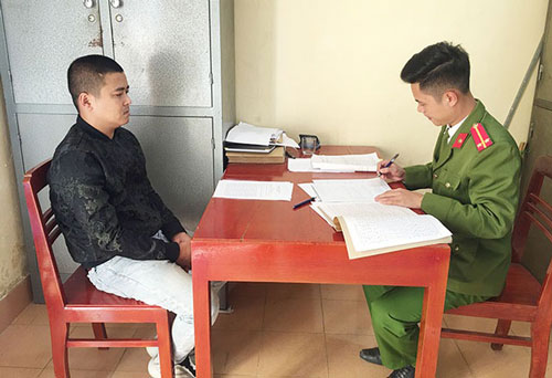 Thái Nguyên: Bắt tạm giam tài xế ô tô tông người đi xe máy "bay" lên mái nhà