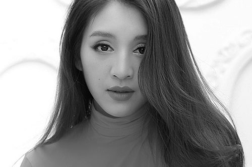 Lê Thanh Tú khoe vẻ gợi cảm ở tuổi 24