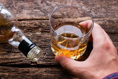 5 thời điểm uống rượu bia cực hại sức khỏe