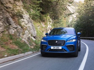 Jaguar F-Pace SVR 2021 nhanh hơn, sang trọng hơn