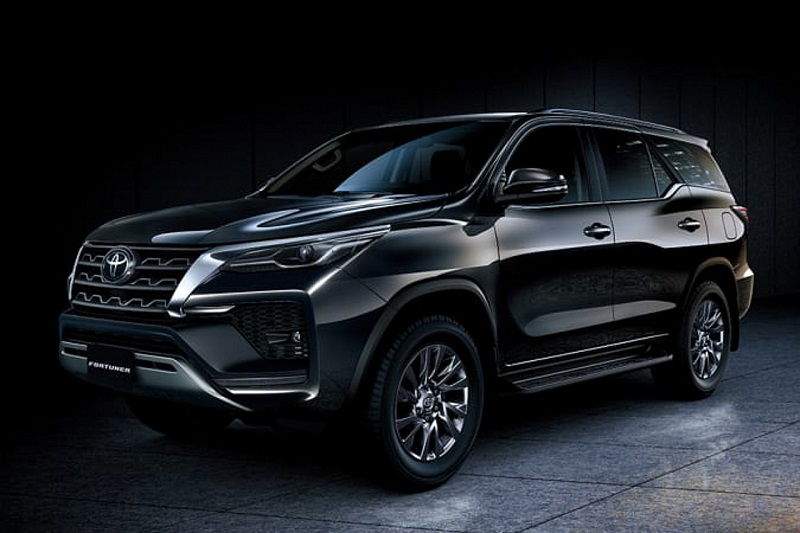 Toyota Fortuner 2021 bản chạy động cơ xăng V6 4,0 lít tăng tốc 0-100 km/h chỉ 9 giây